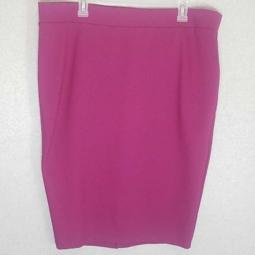 NWOT Torrid 2 Ponte Knit Skirt